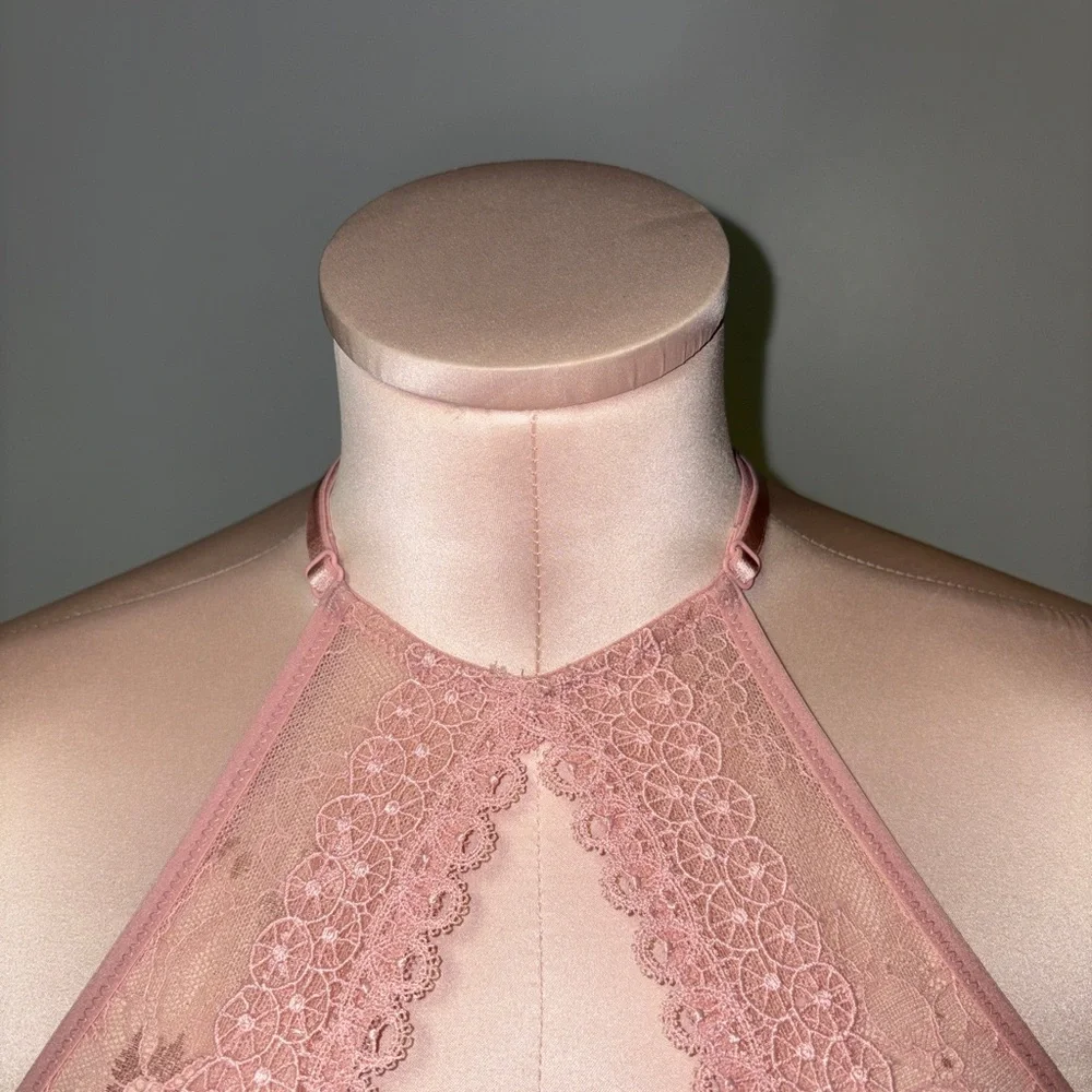 Victoria's Secret Lace Key-Hole Halter Bralette - Blush Pink - Picture 3 of 8